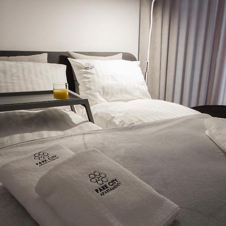 Apartament 23 Park City ออสทรุฟ วีแยลคอพพอลสกี ภายนอก รูปภาพ