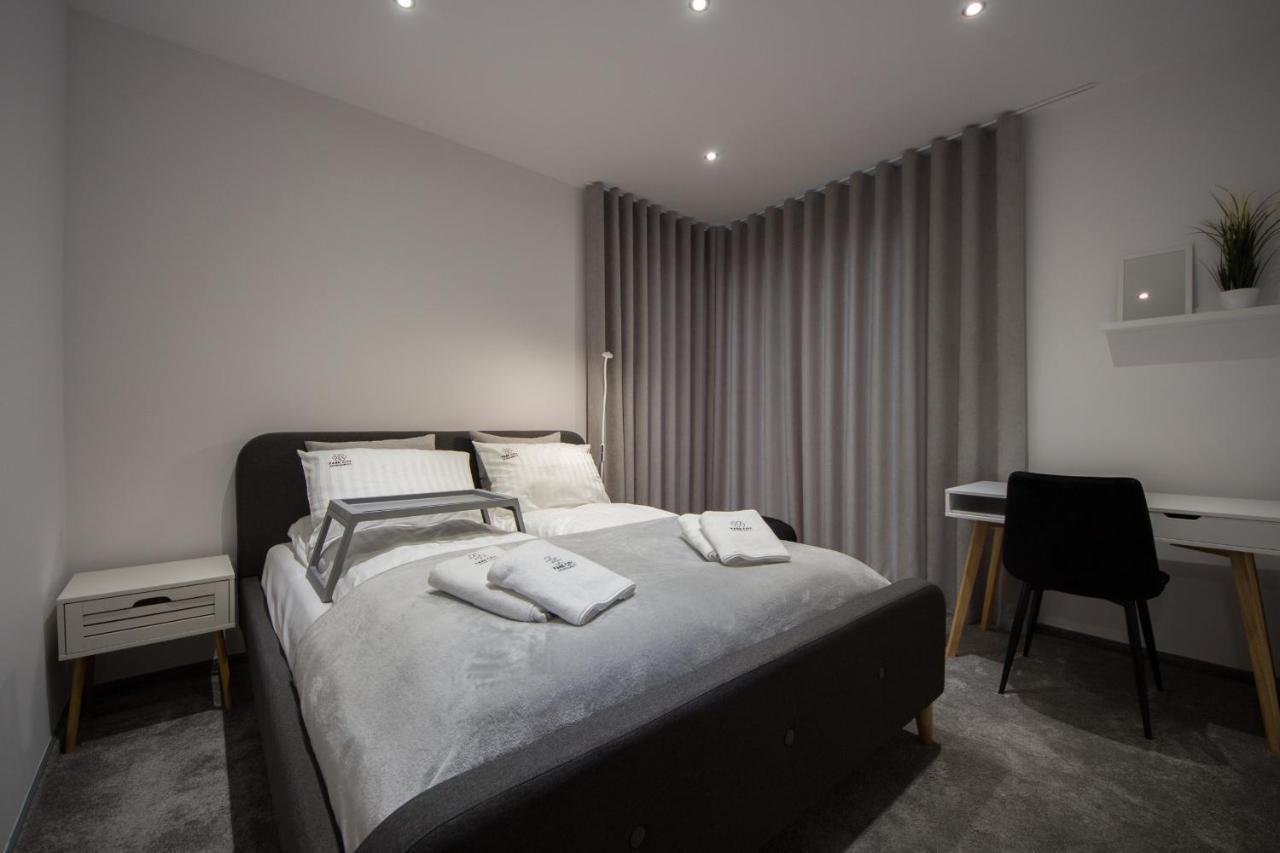 Apartament 23 Park City ออสทรุฟ วีแยลคอพพอลสกี ภายนอก รูปภาพ